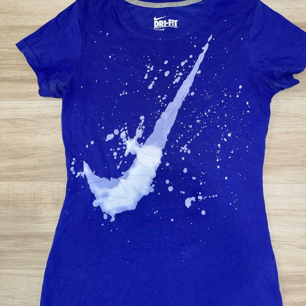 Nike Dri fit top - Picture 1 of 2